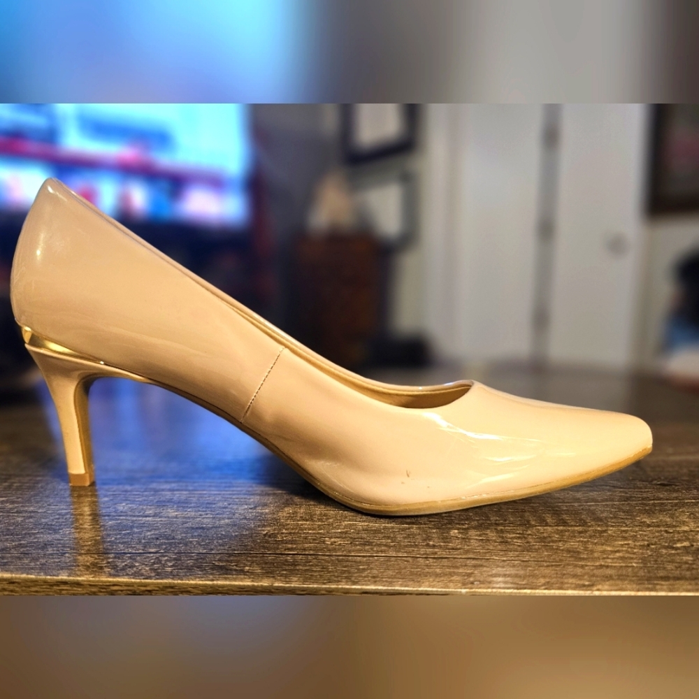 Liz Claiborne Nude Pointed Toe 2 1/4" Heel Pumps, Gold Trim